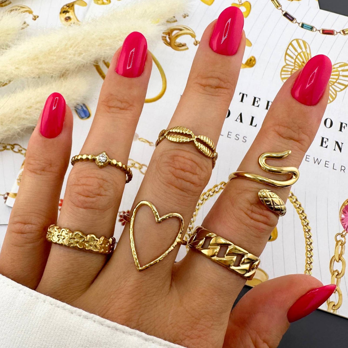 Anillo de corazón abierto martillado – Oro de 18 quilates