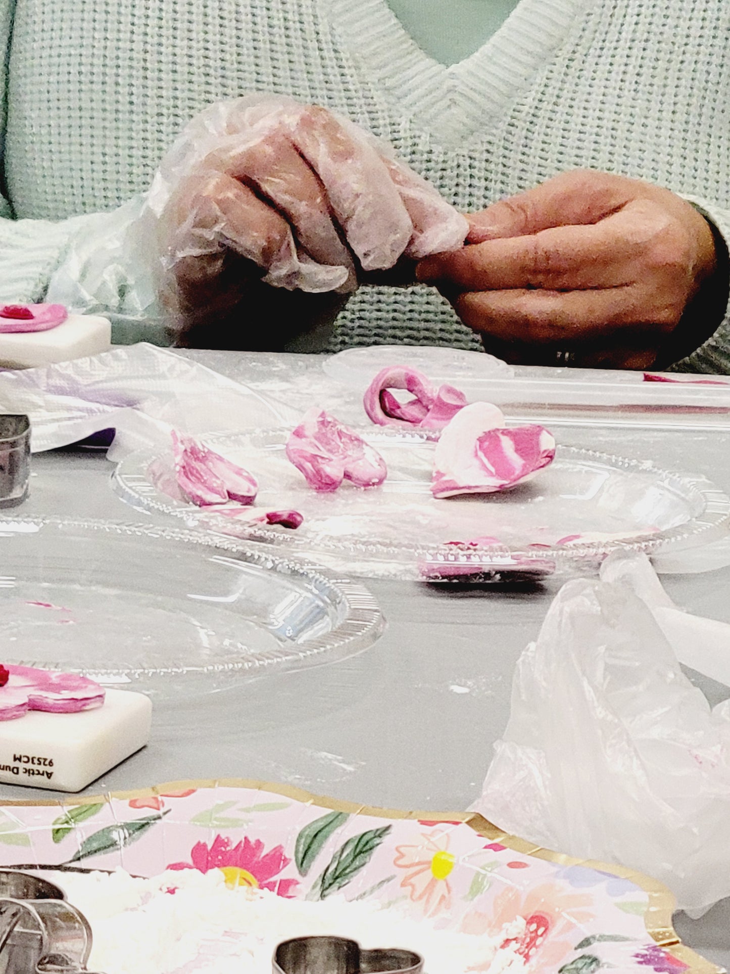Talleres de joyería para personas mayores | Creatividad práctica en Pretty Pickie