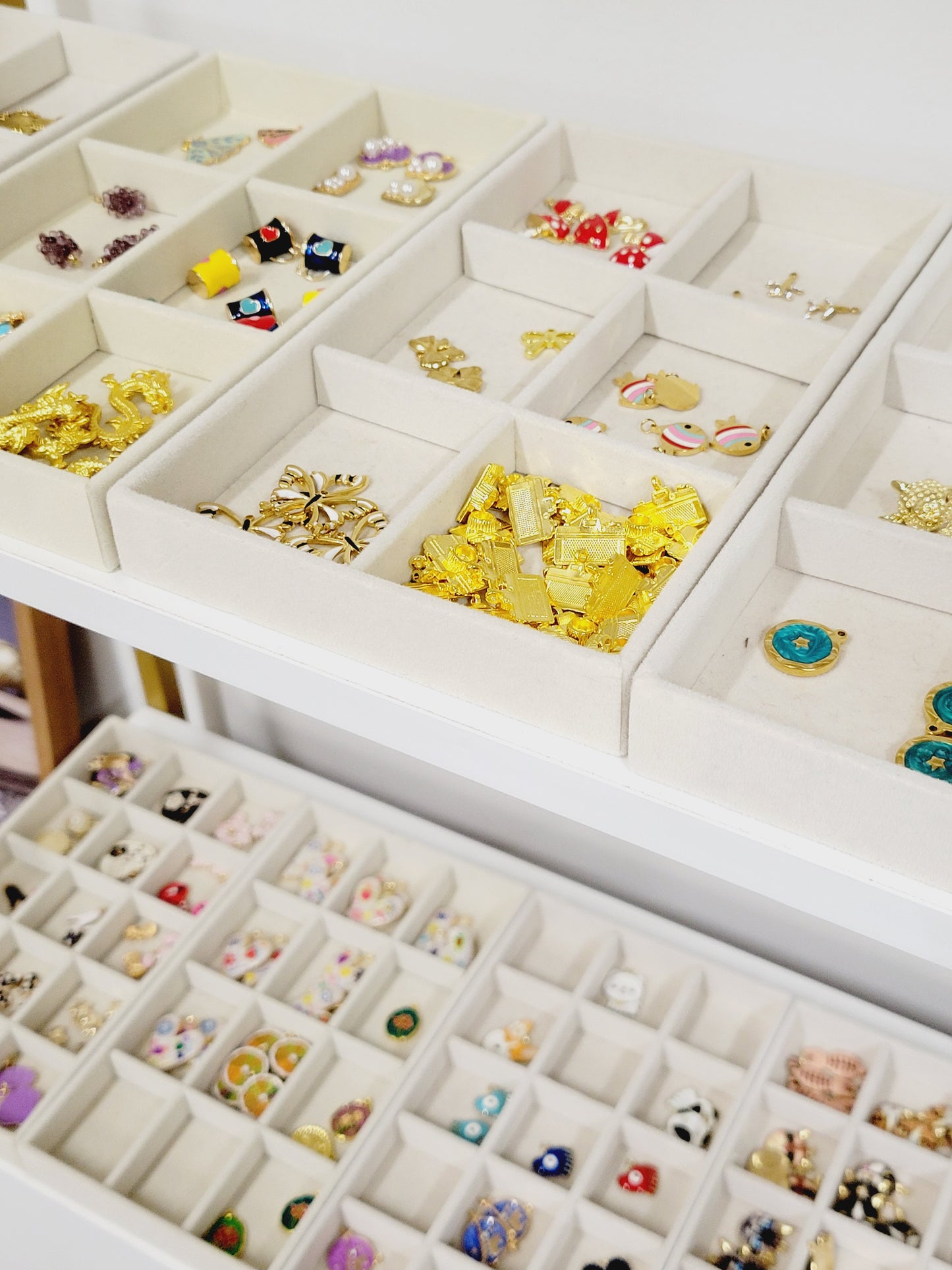 Experiencia de Charm Bar personalizada: reserve su tiempo de diseño de joyas