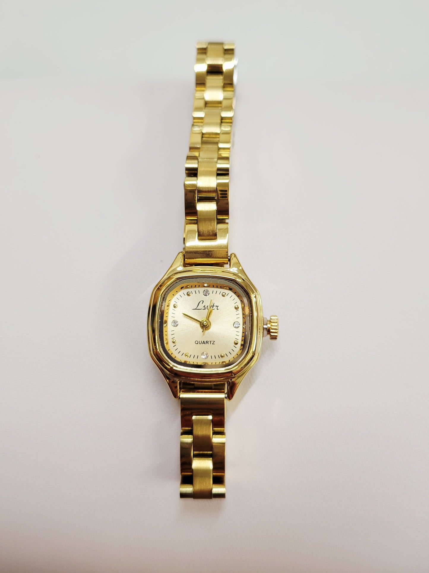 Golden Muse Vintage Watch – Classic Quartz Elegance