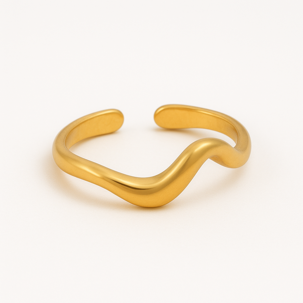 Anillo Wave Whisper – Brillo dorado fluido
