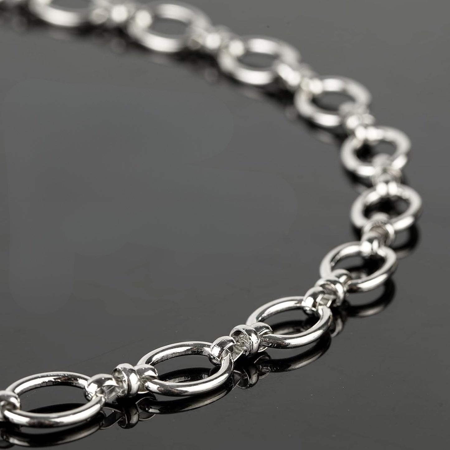 Cadena de plata con círculo abierto