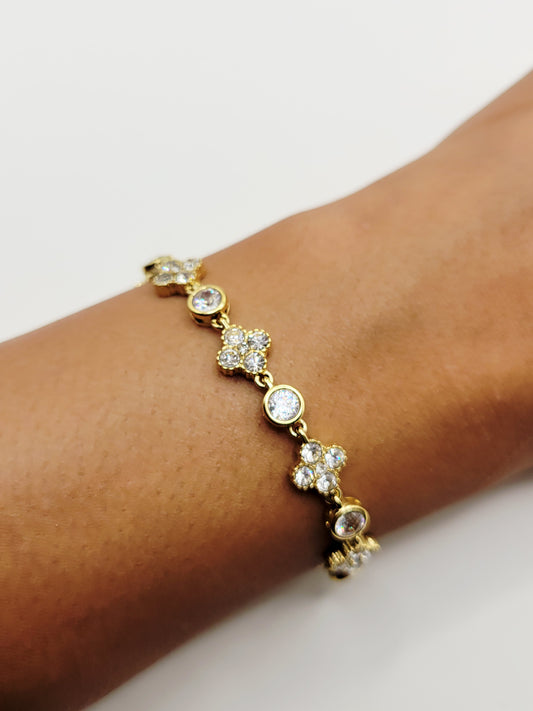 Crystal Clover Luxe Bracelet – 18K Gold Plated Stainless Steel Bracelet