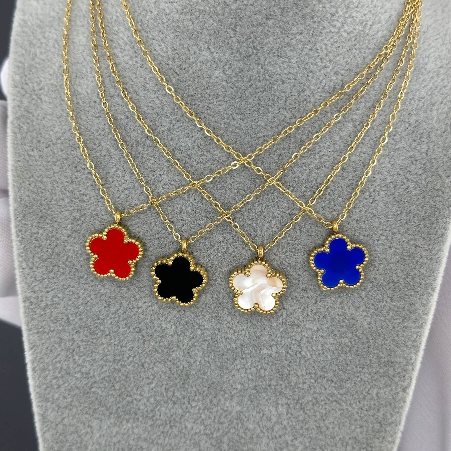 Delicate Flower Pendant in 18K Gold Plated Steel