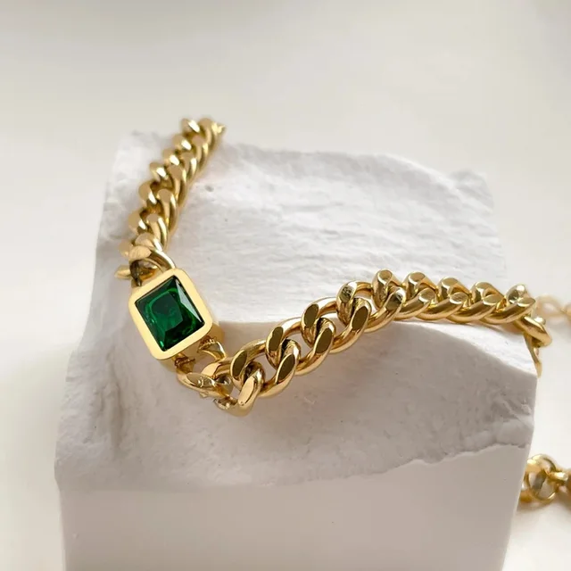 Pulsera de cadena Elegance Verde | Piedra preciosa tipo esmeralda y cierre ajustable.