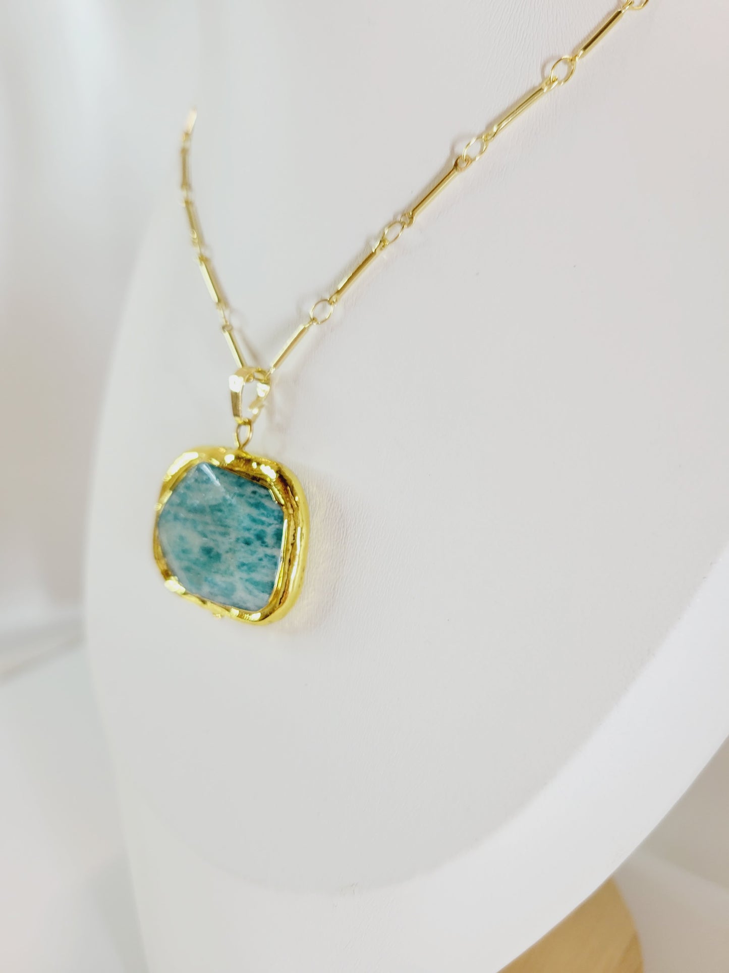 Amelia Stone Gilded Shape Necklace