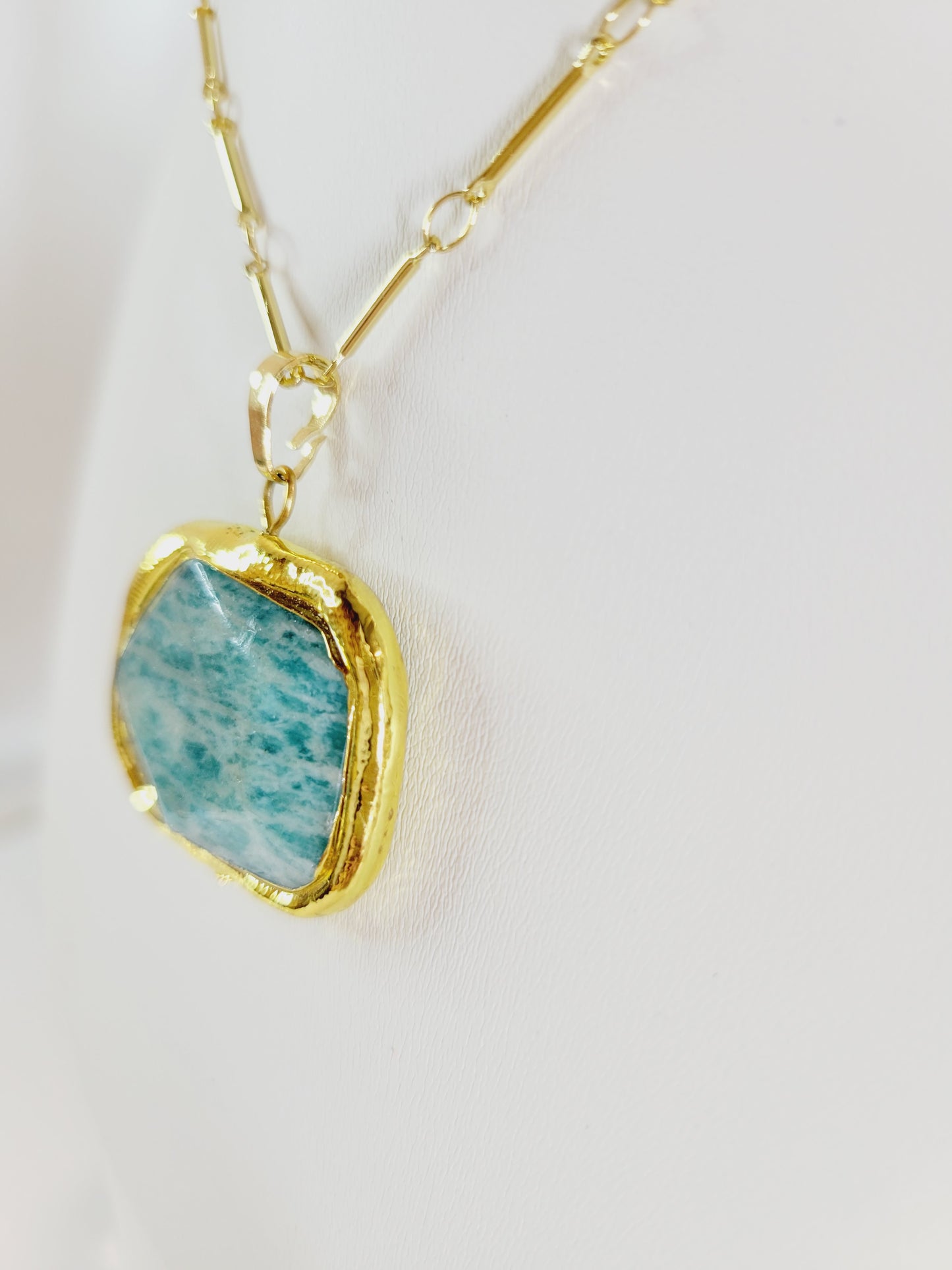 Amelia Stone Gilded Shape Necklace