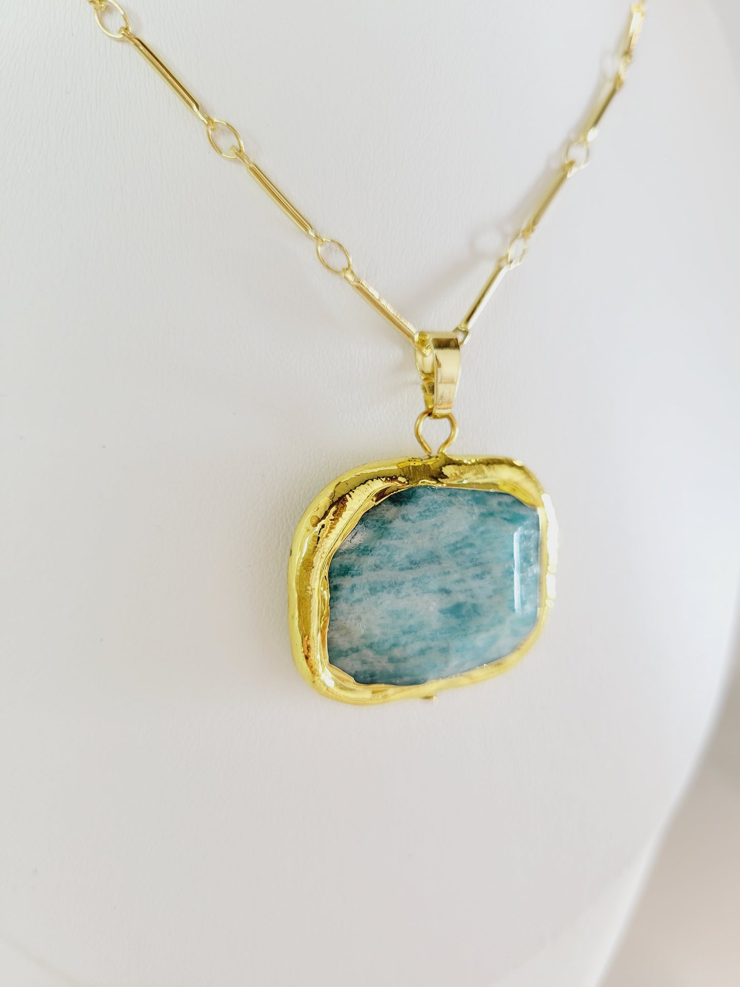 Amelia Stone Gilded Shape Necklace