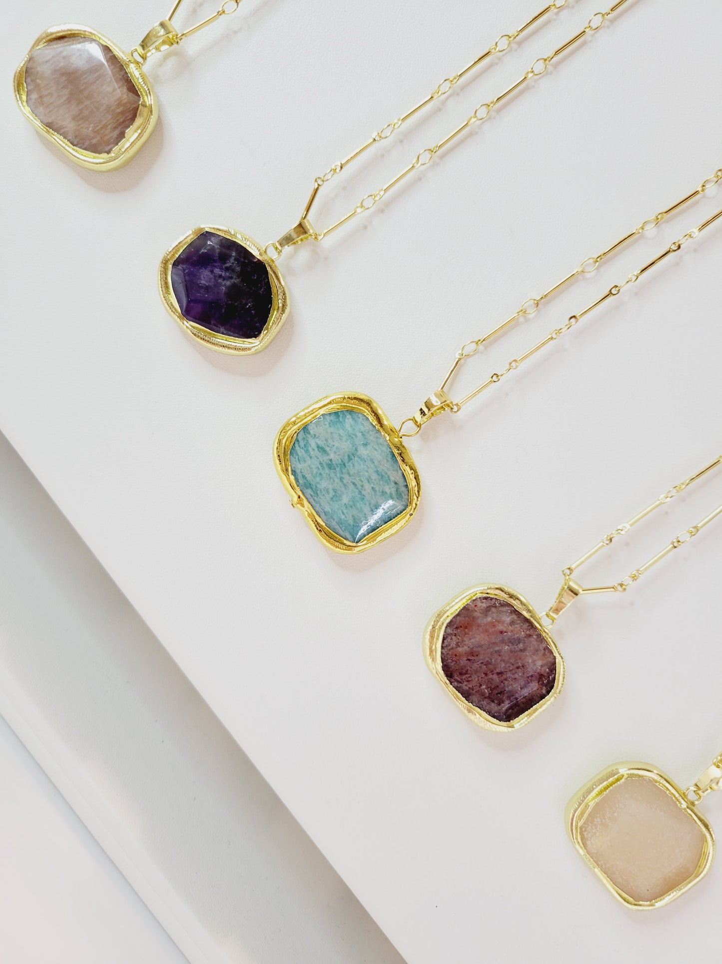 Amelia Stone Gilded Shape Necklace