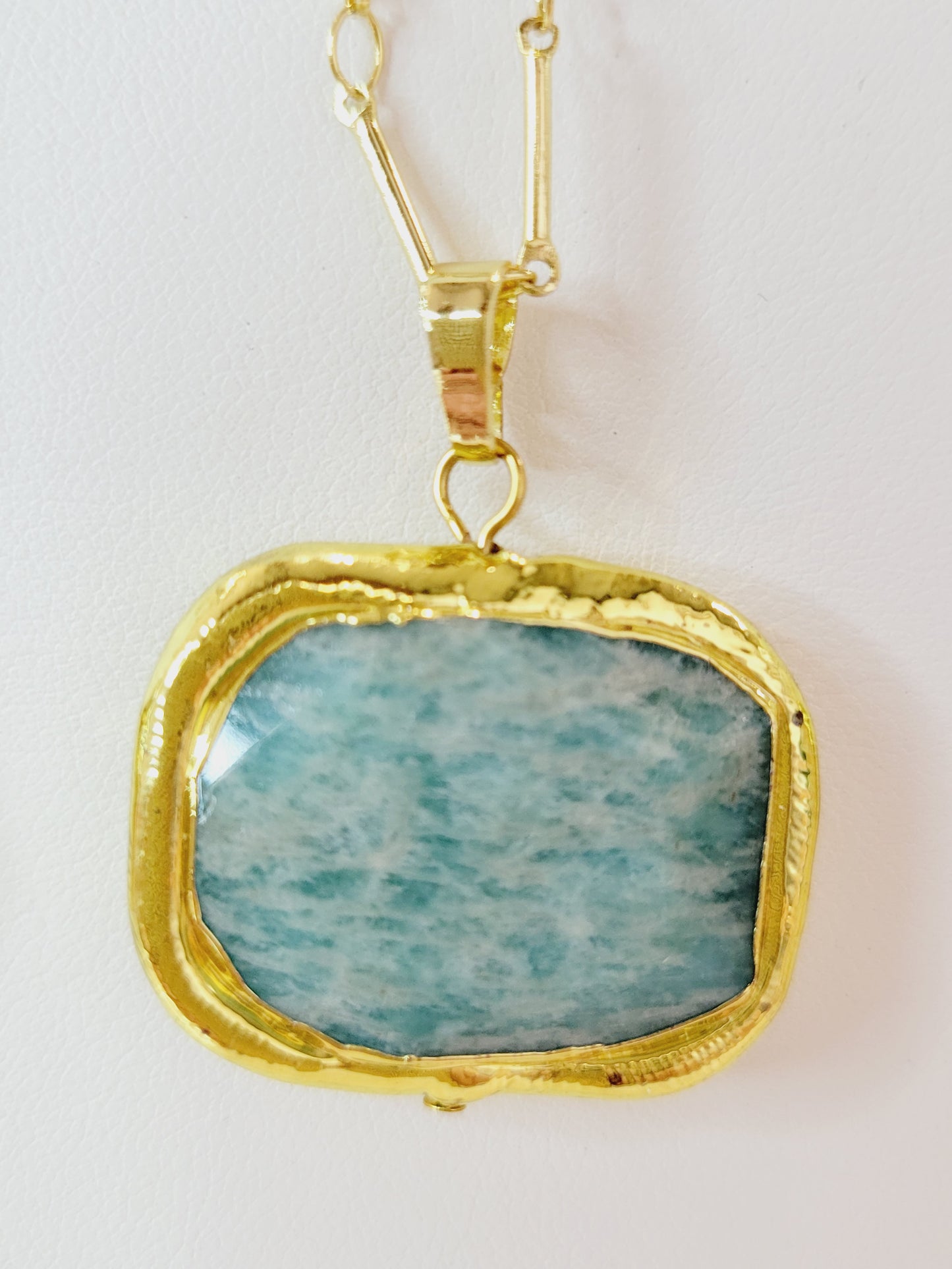 Amelia Stone Gilded Shape Necklace