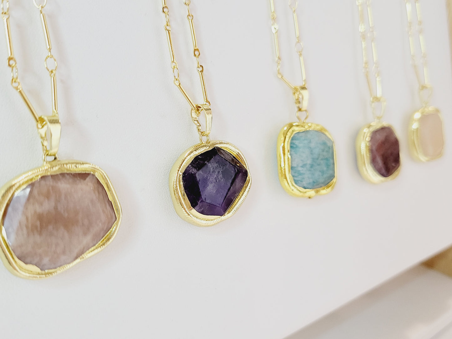 Amelia Stone Gilded Shape Necklace