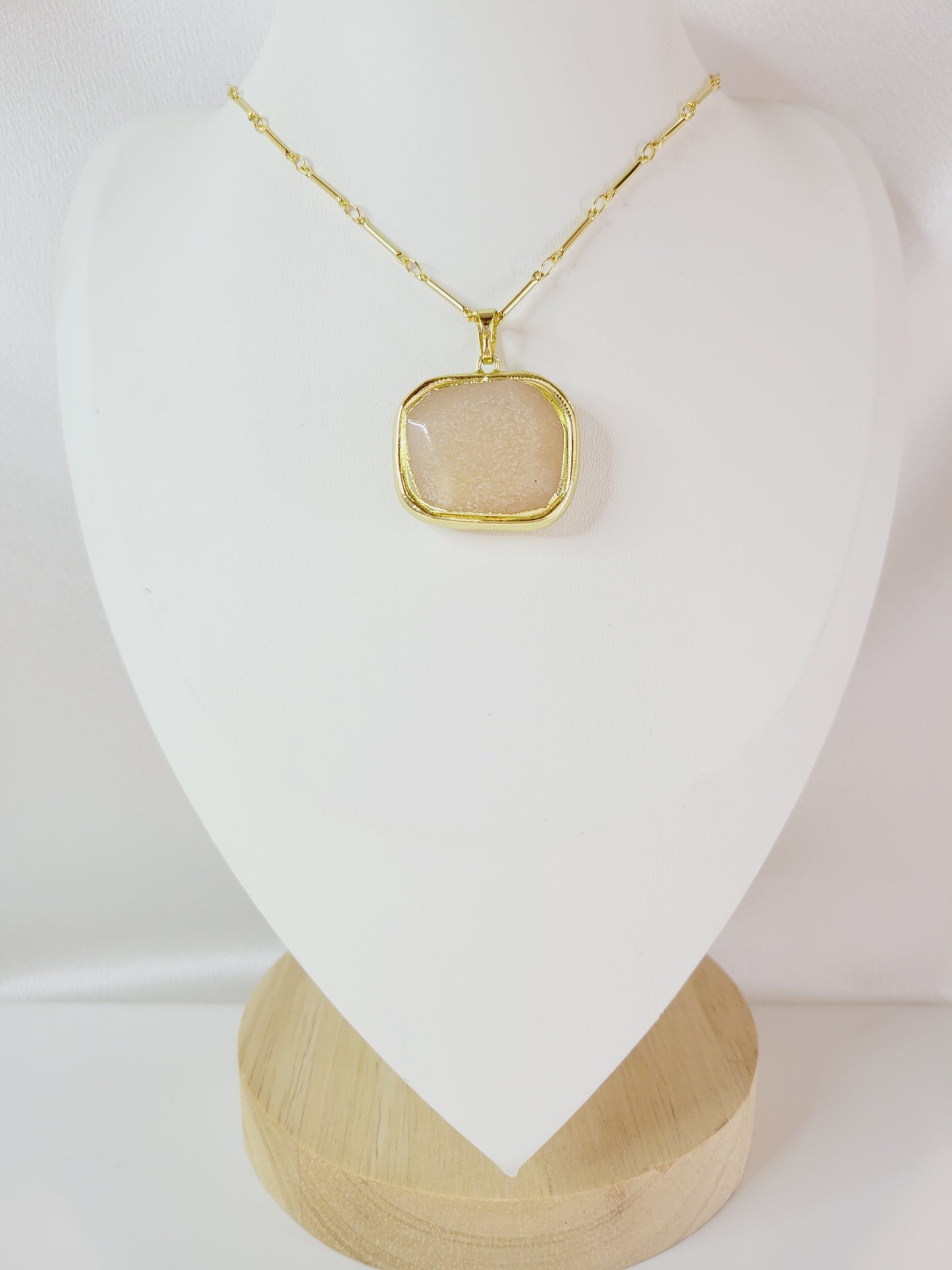 Amelia Stone Gilded Shape Necklace