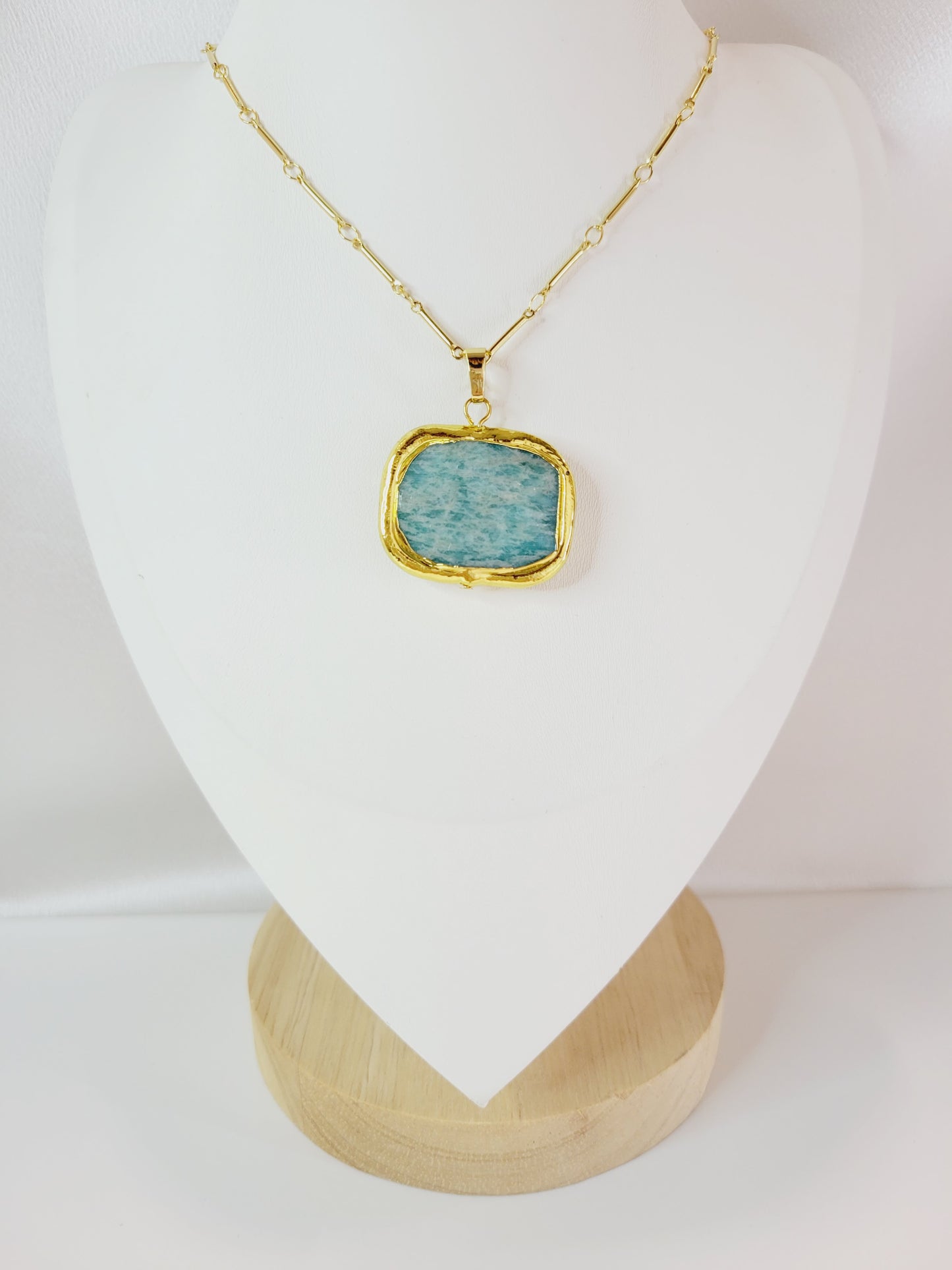 Amelia Stone Gilded Shape Necklace