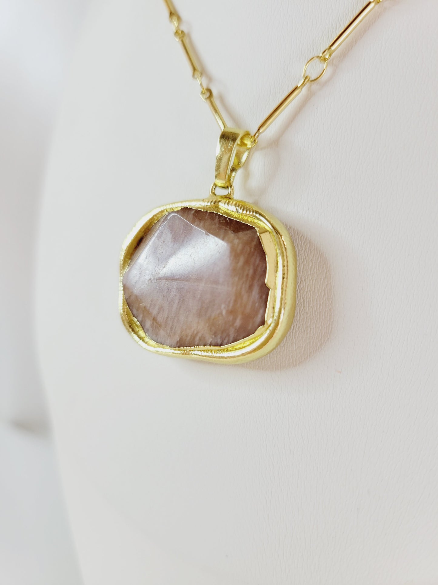 Amelia Stone Gilded Shape Necklace