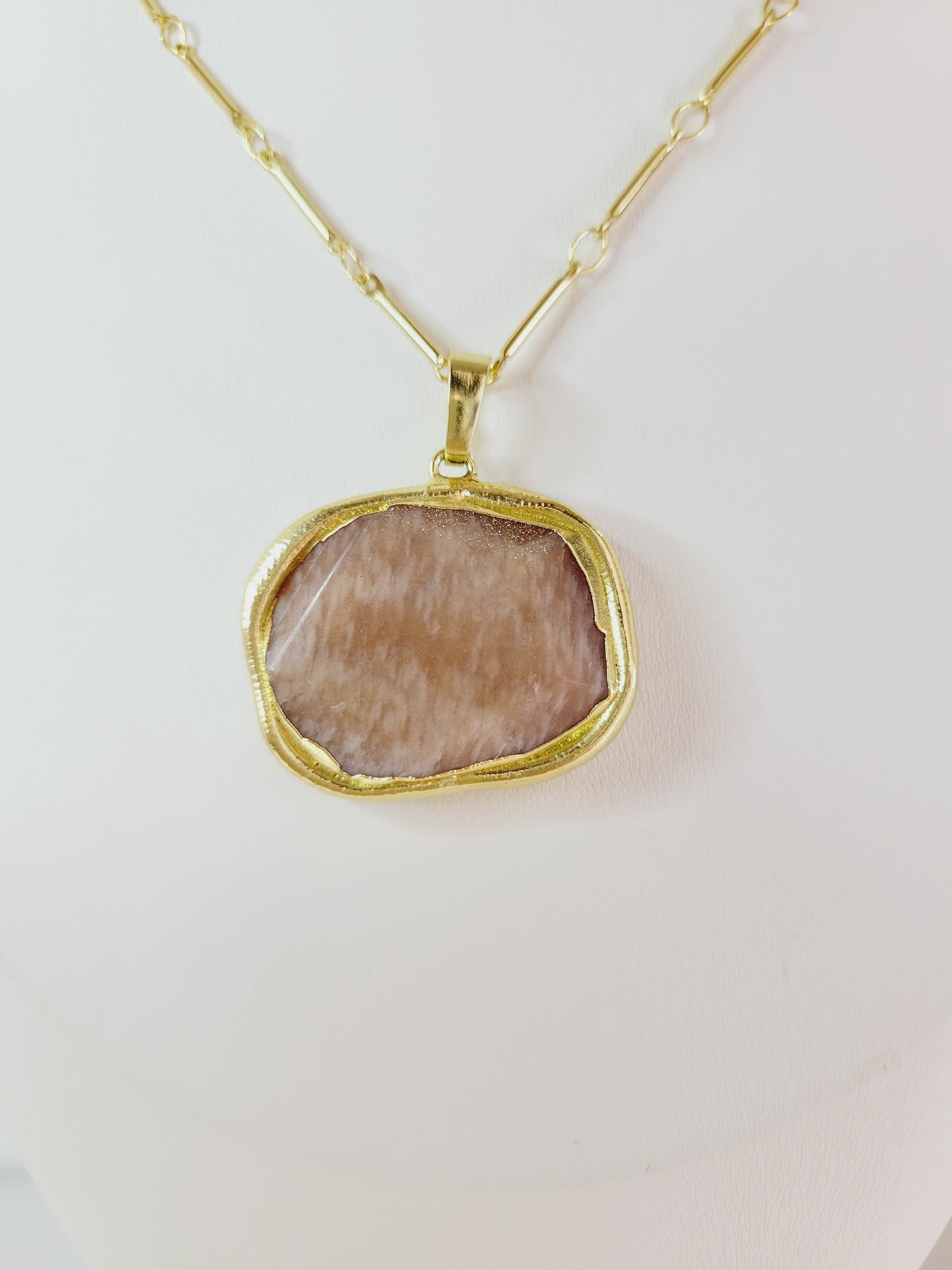 Amelia Stone Gilded Shape Necklace