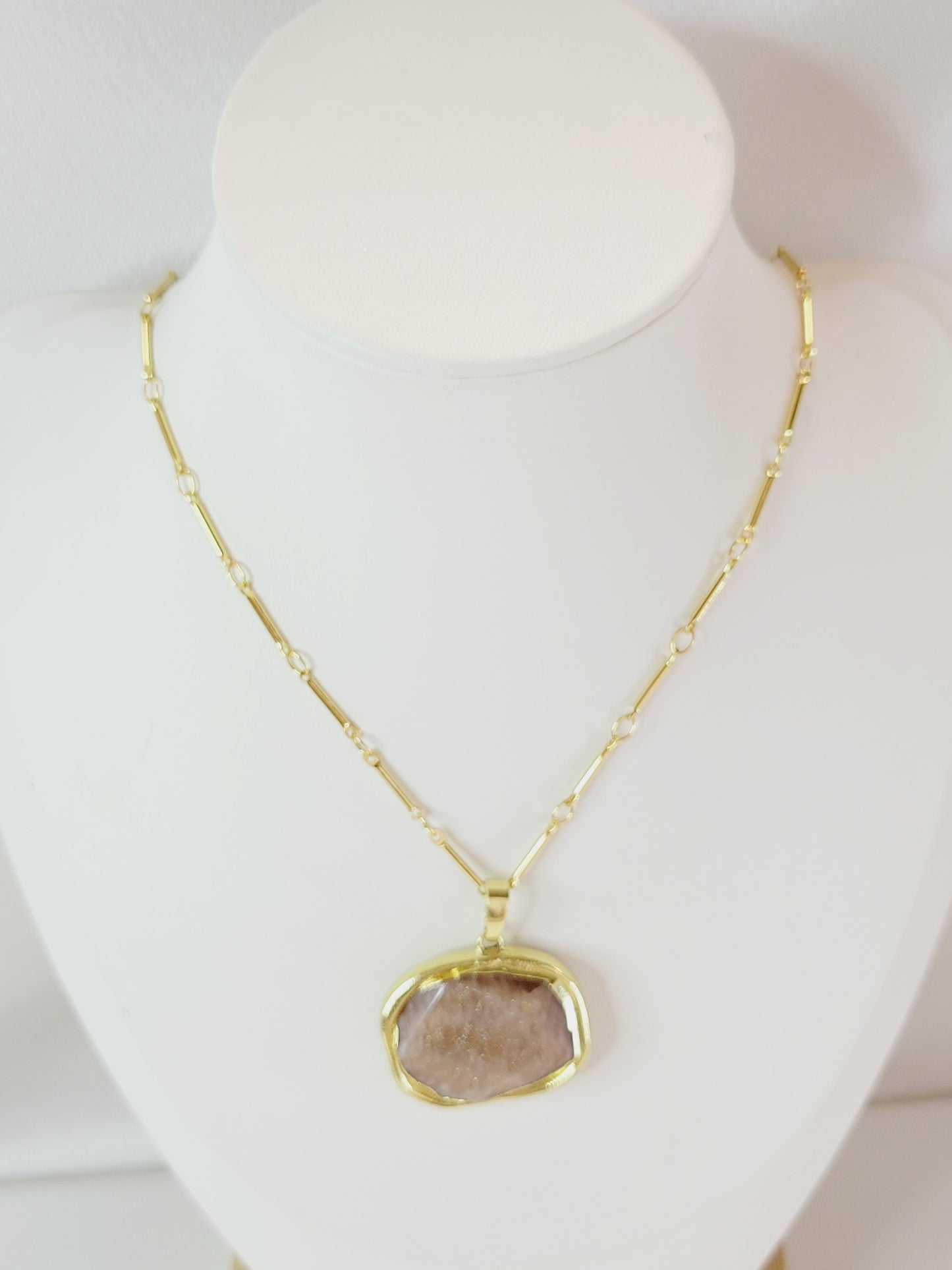 Amelia Stone Gilded Shape Necklace