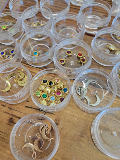 Create Your Forever Jewelry with Pretty Pickie | Book Now ✨
