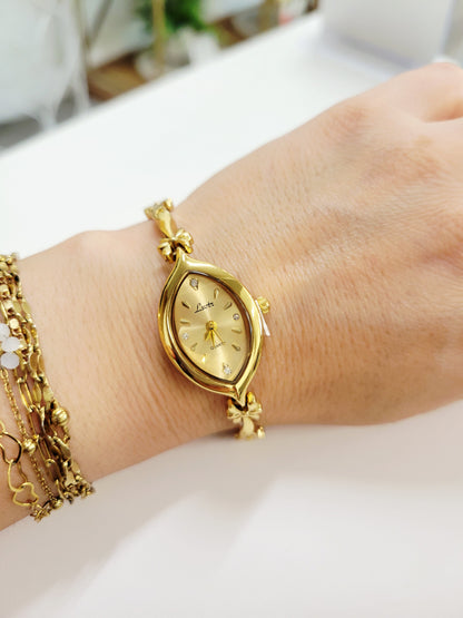 Golden Petal Marquise Watch – Feminine Vintage Detail
