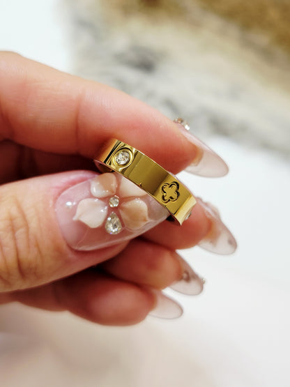 Clover & CZ Band Ring - 18K Gold Plated