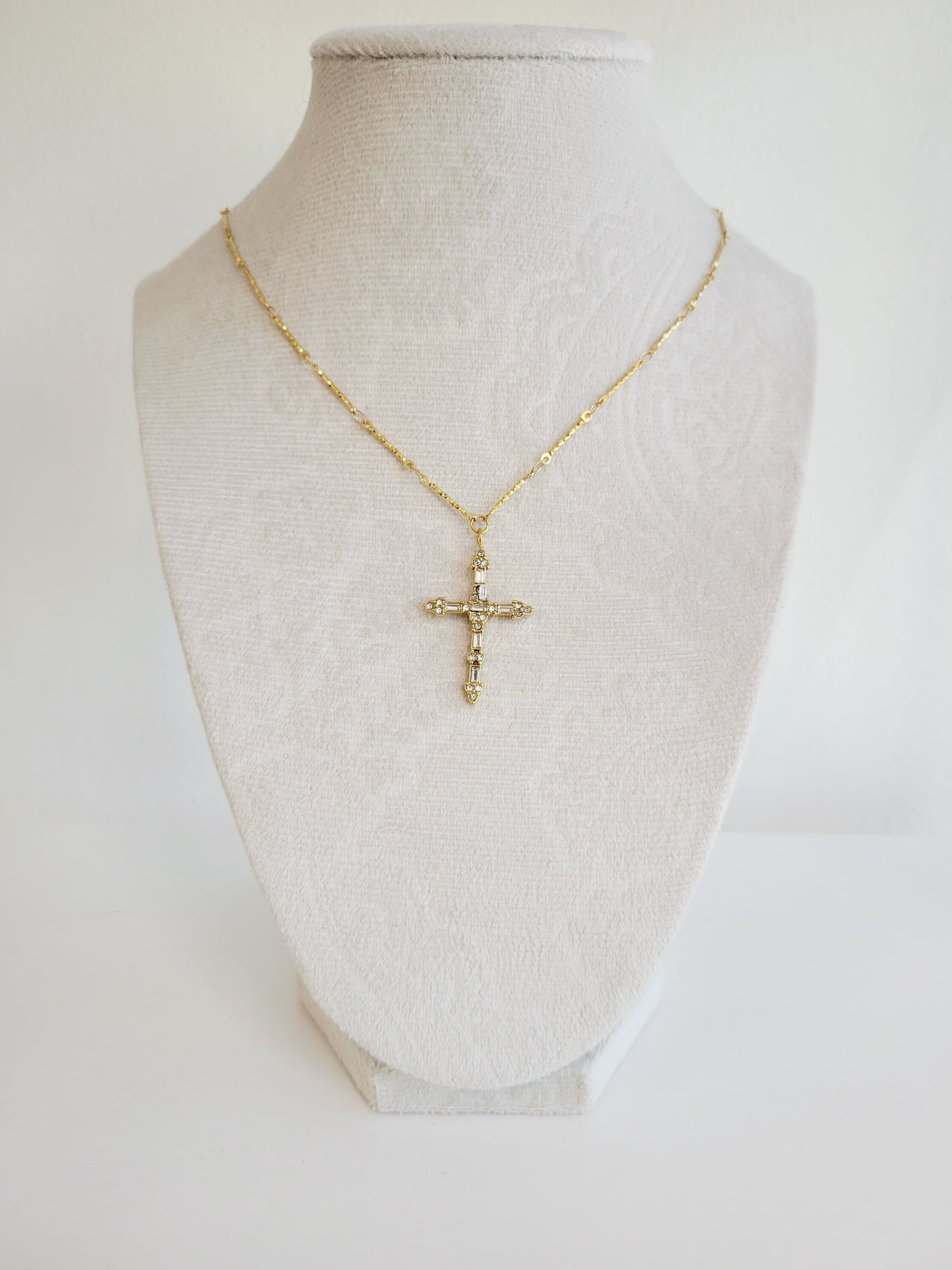 Vintage Crystal Cross Necklace – Gold Statement Pendant