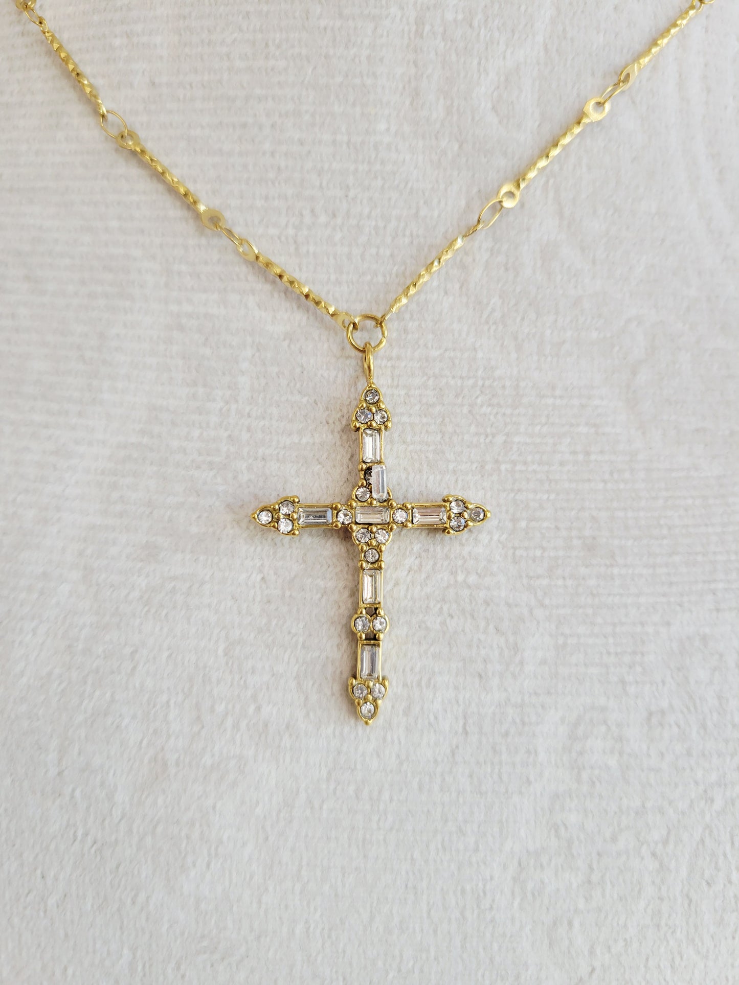 Vintage Crystal Cross Necklace – Gold Statement Pendant