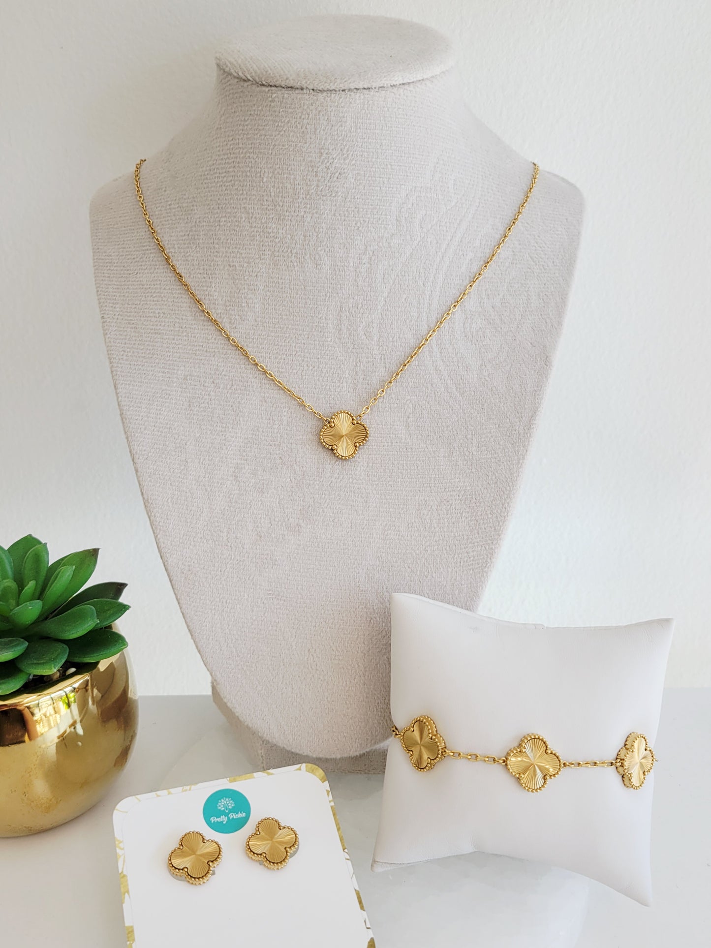 Soleil Lucky Clover Pendant Necklace