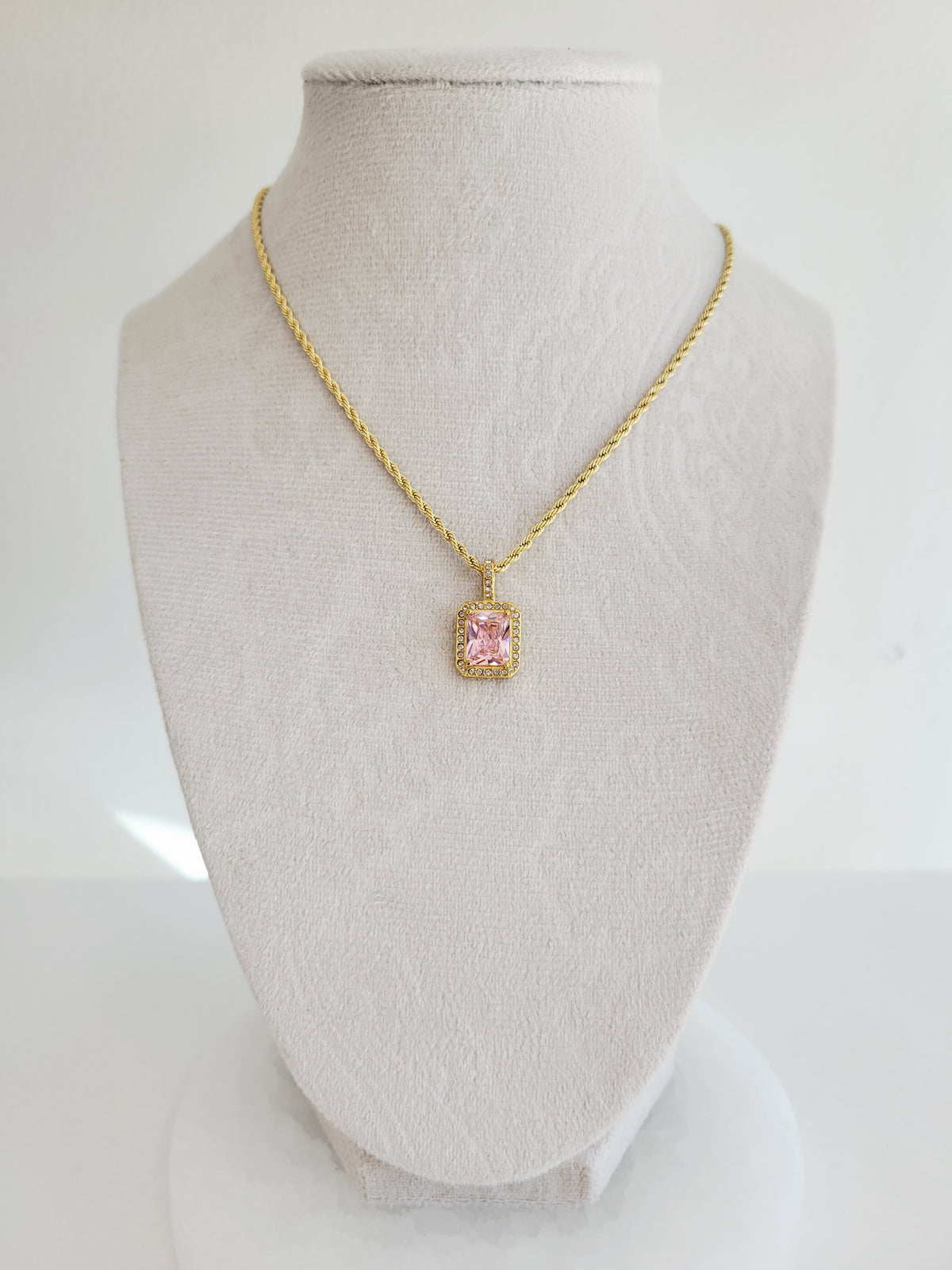 Éclat Crystal Pendant Necklace