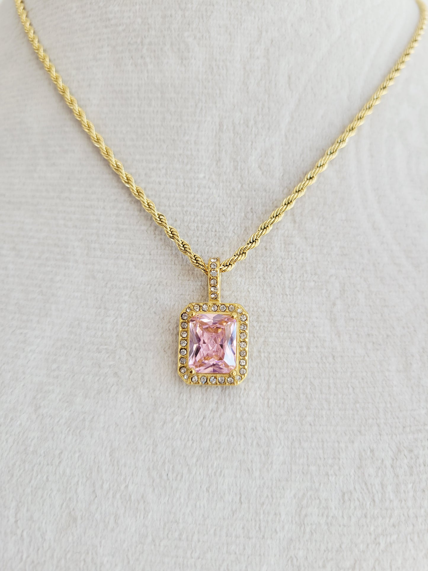 Éclat Crystal Pendant Necklace