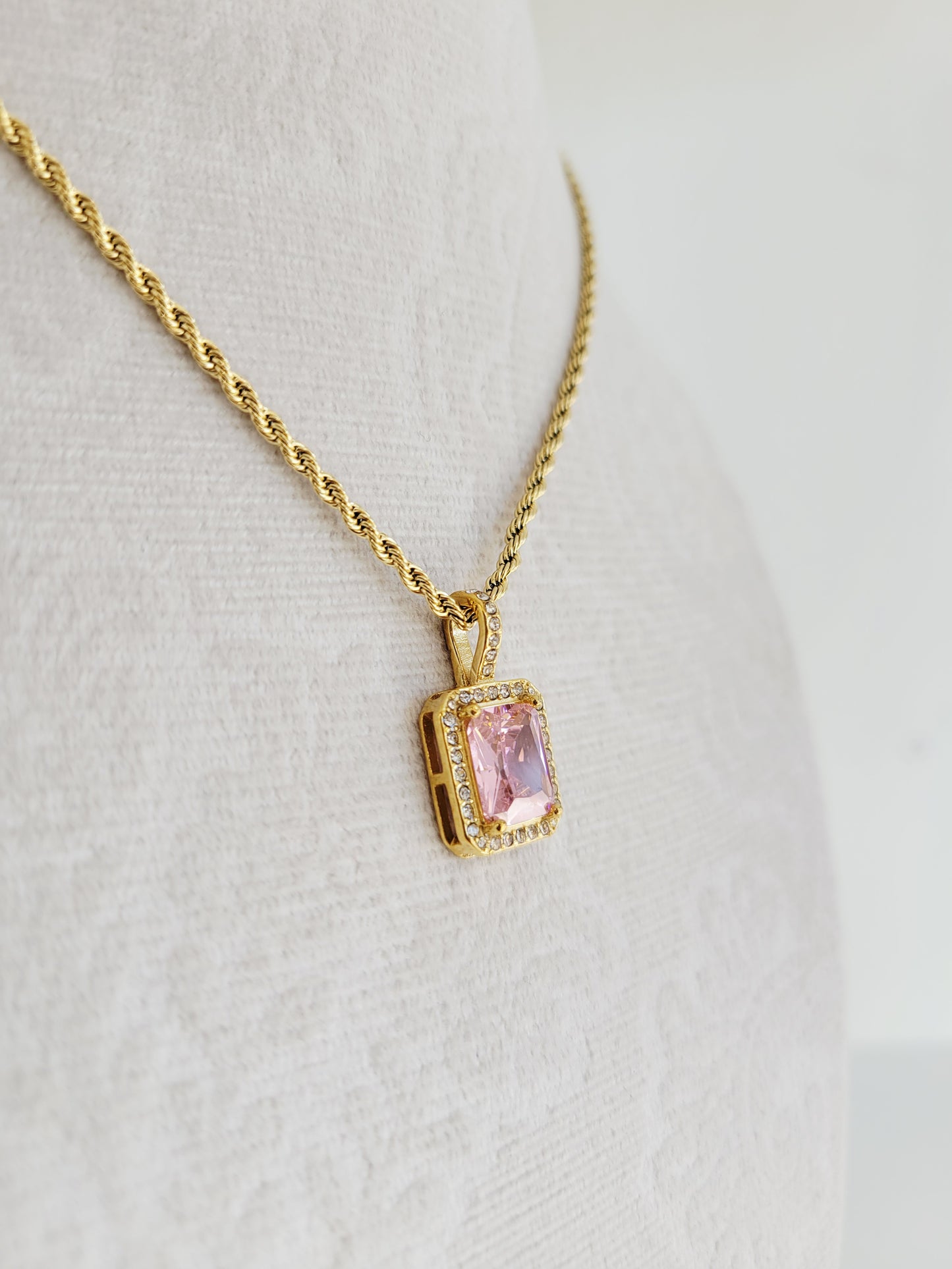 Éclat Crystal Pendant Necklace