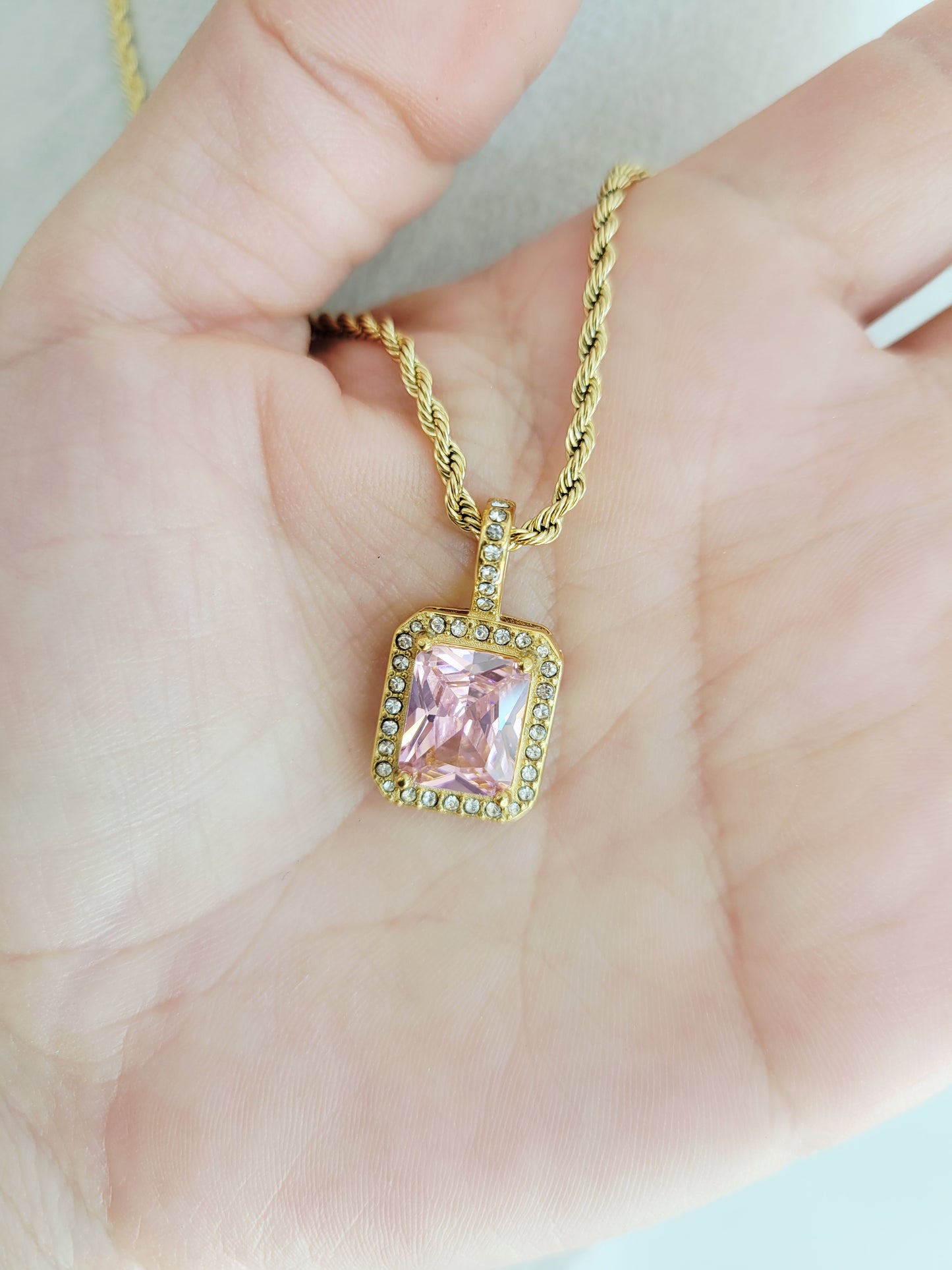Éclat Crystal Pendant Necklace