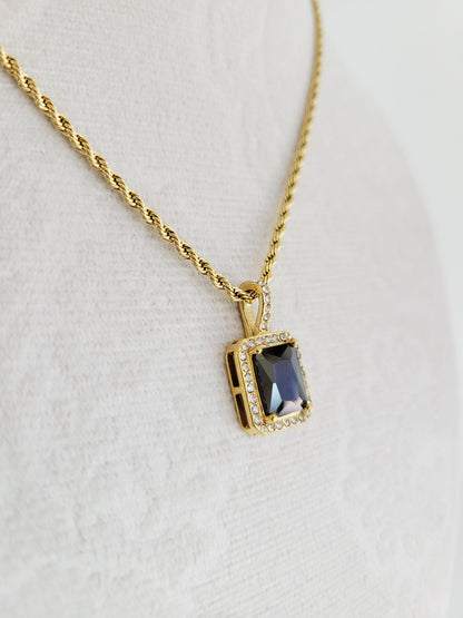 Éclat Crystal Pendant Necklace