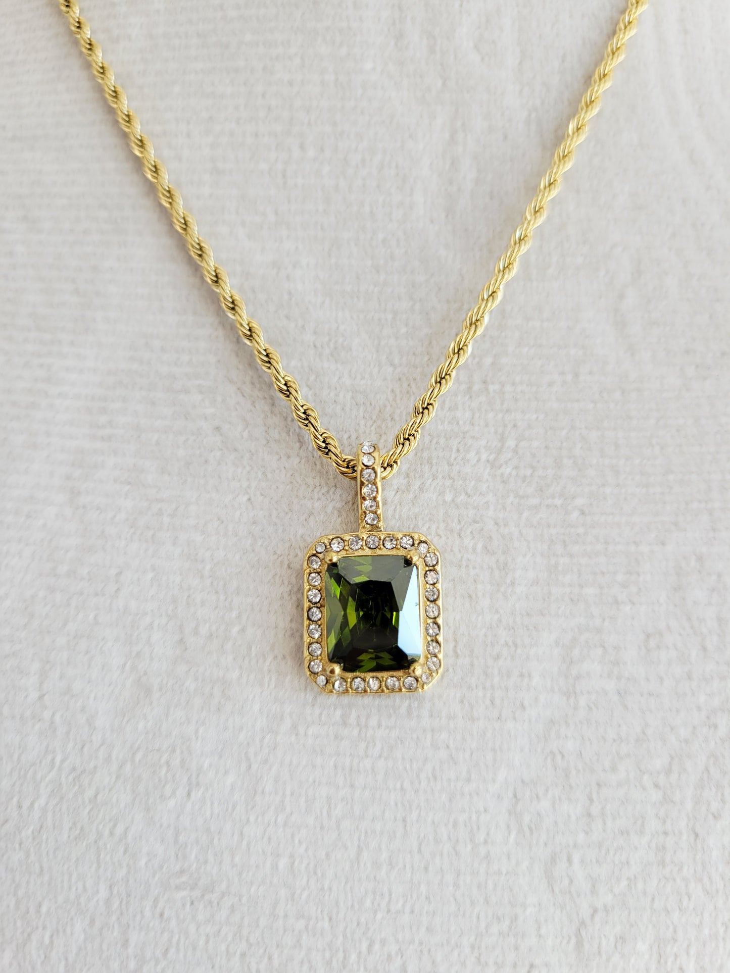 Éclat Crystal Pendant Necklace
