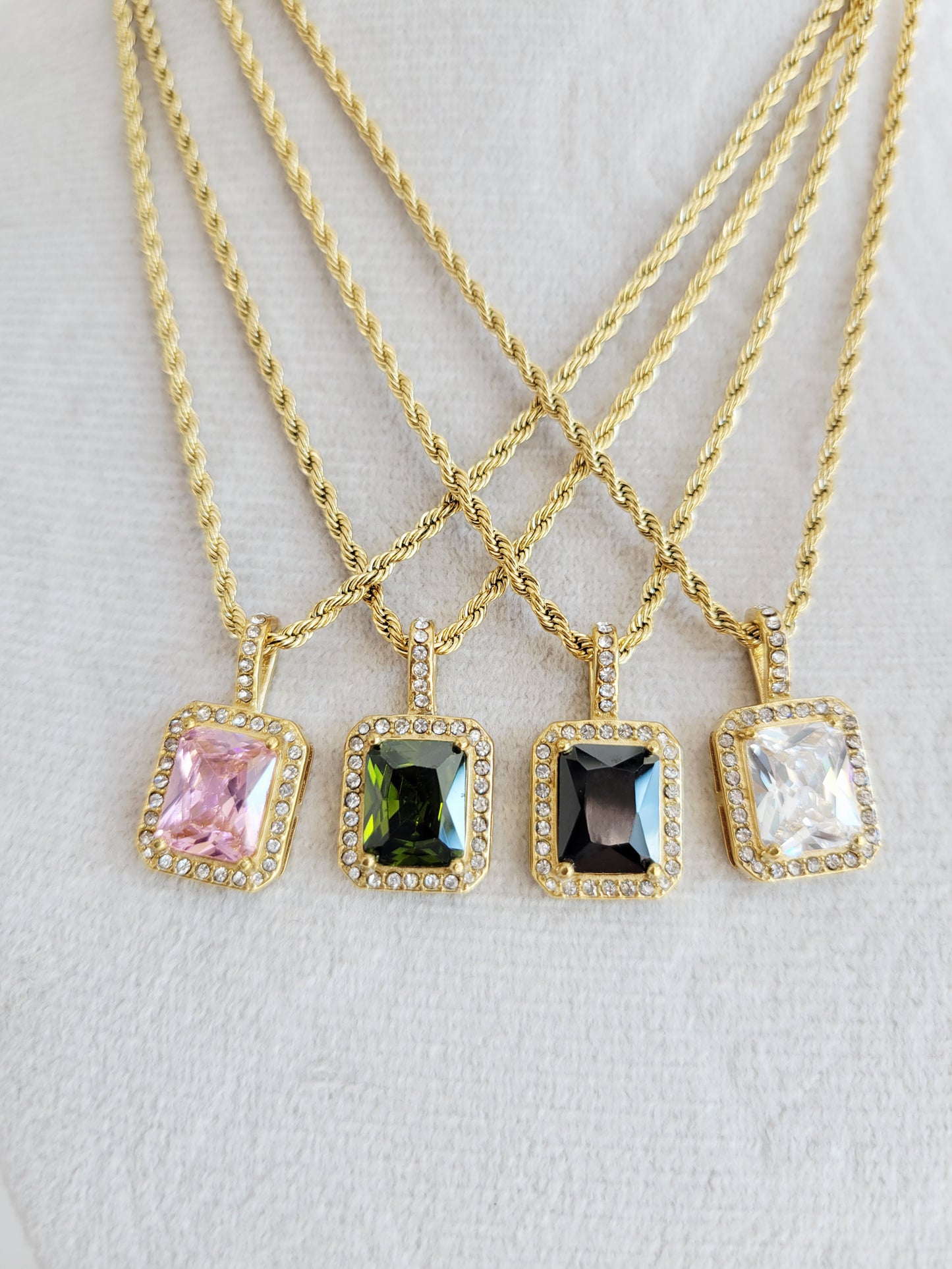 Éclat Crystal Pendant Necklace
