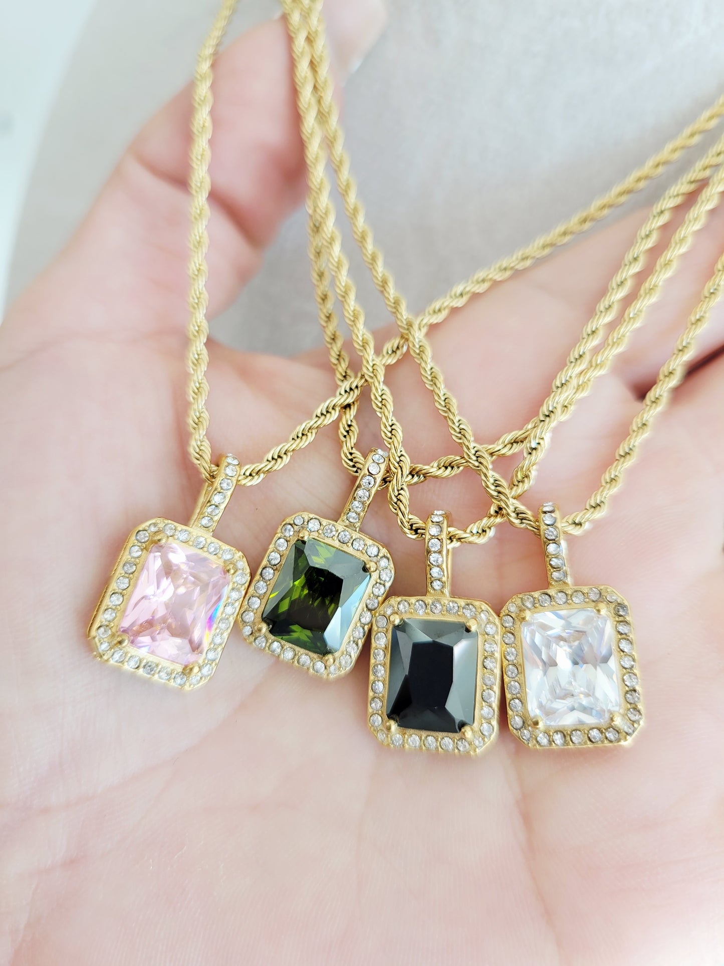 Éclat Crystal Pendant Necklace