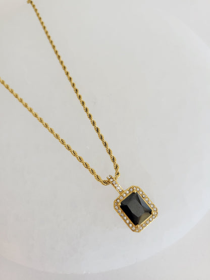 Éclat Crystal Pendant Necklace