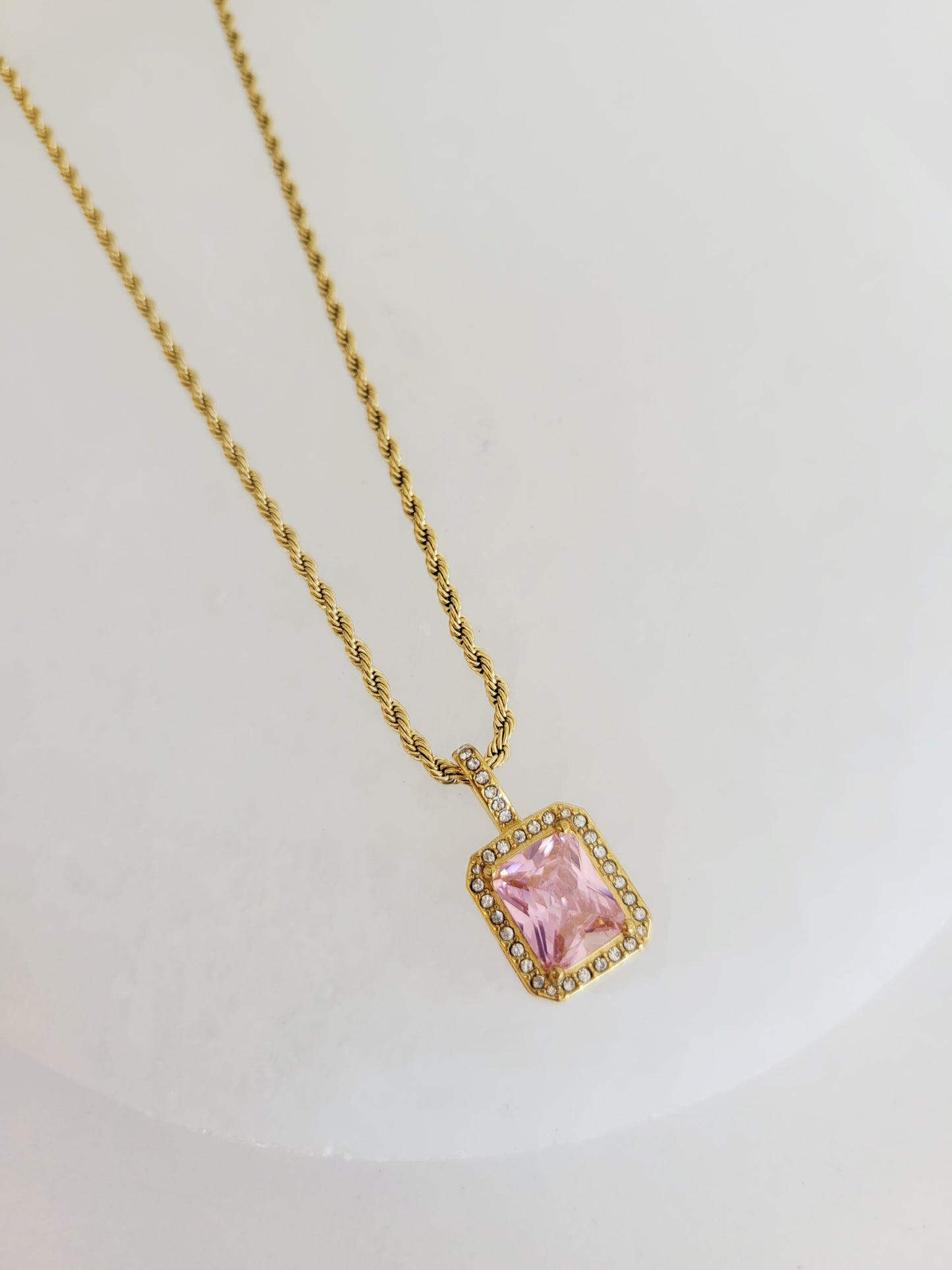 Éclat Crystal Pendant Necklace