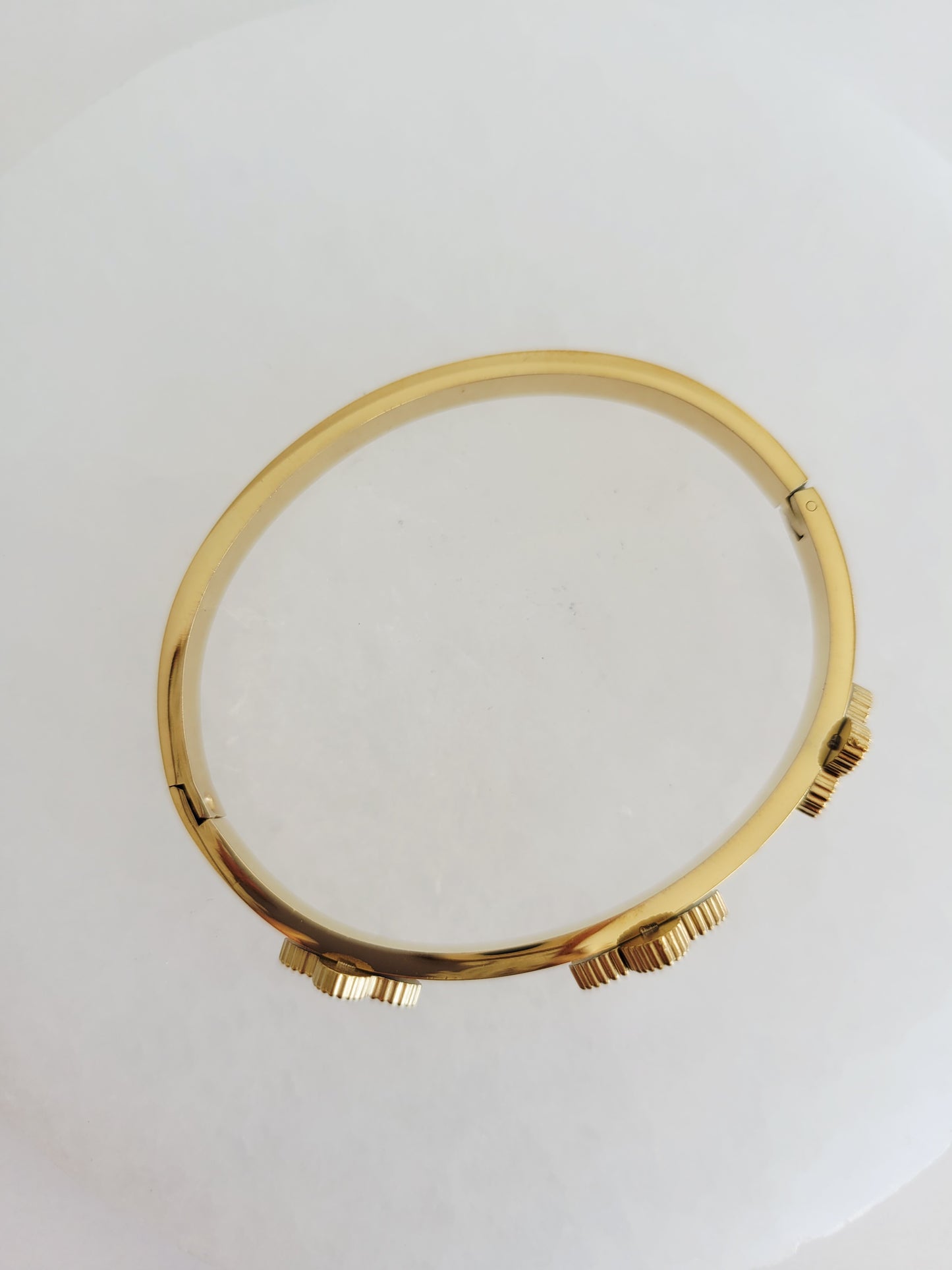 Belle Pavé Clover Bangle
