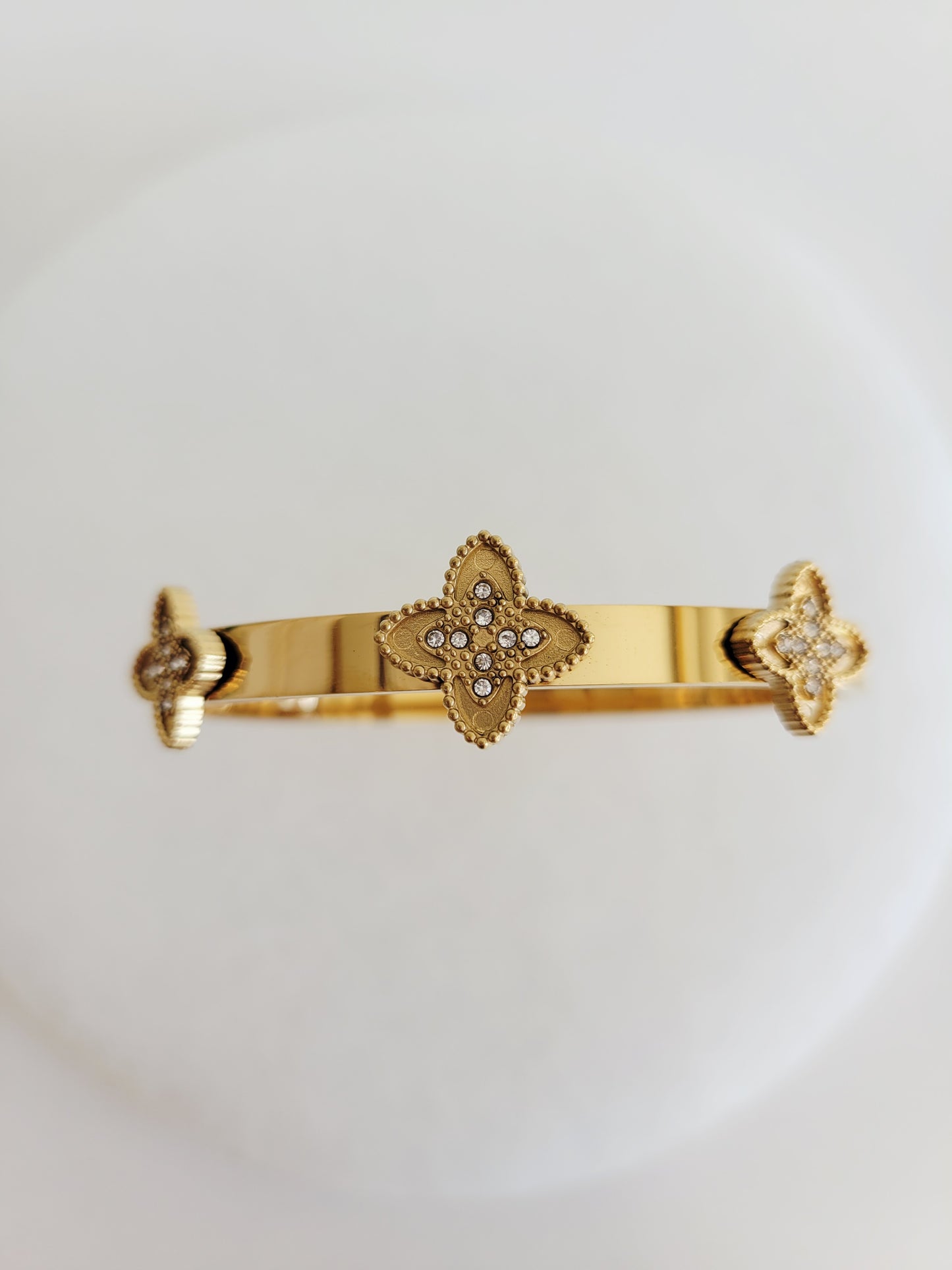 Belle Pavé Clover Bangle