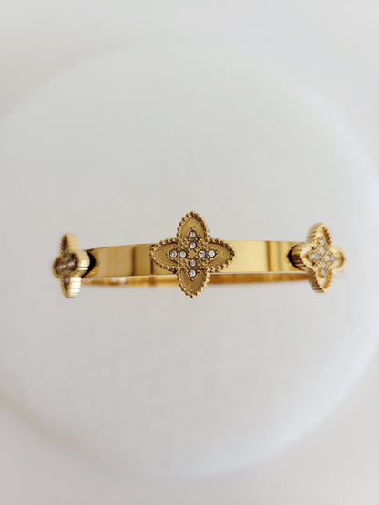 Belle Pavé Clover Bangle