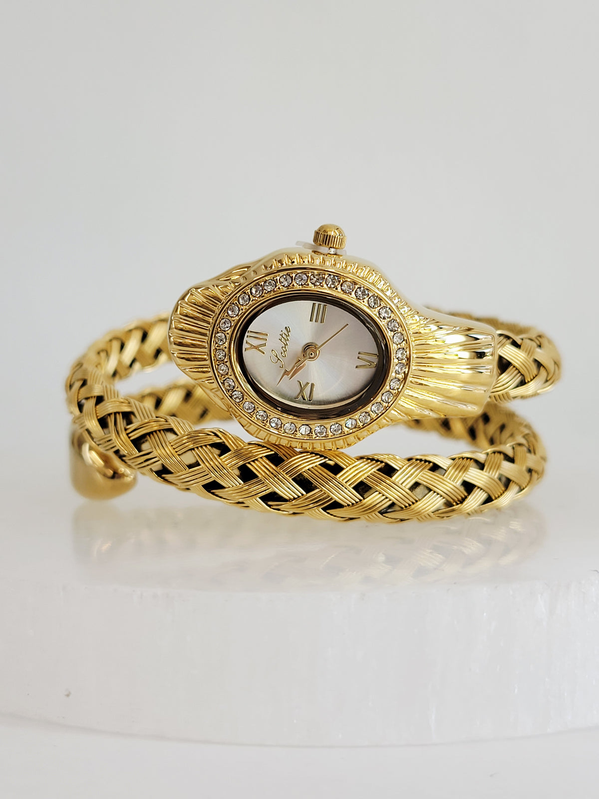 Luxe Crystal Oval Bracelet Watch – Gold