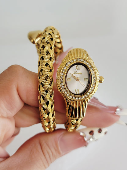 Luxe Crystal Oval Bracelet Watch – Gold