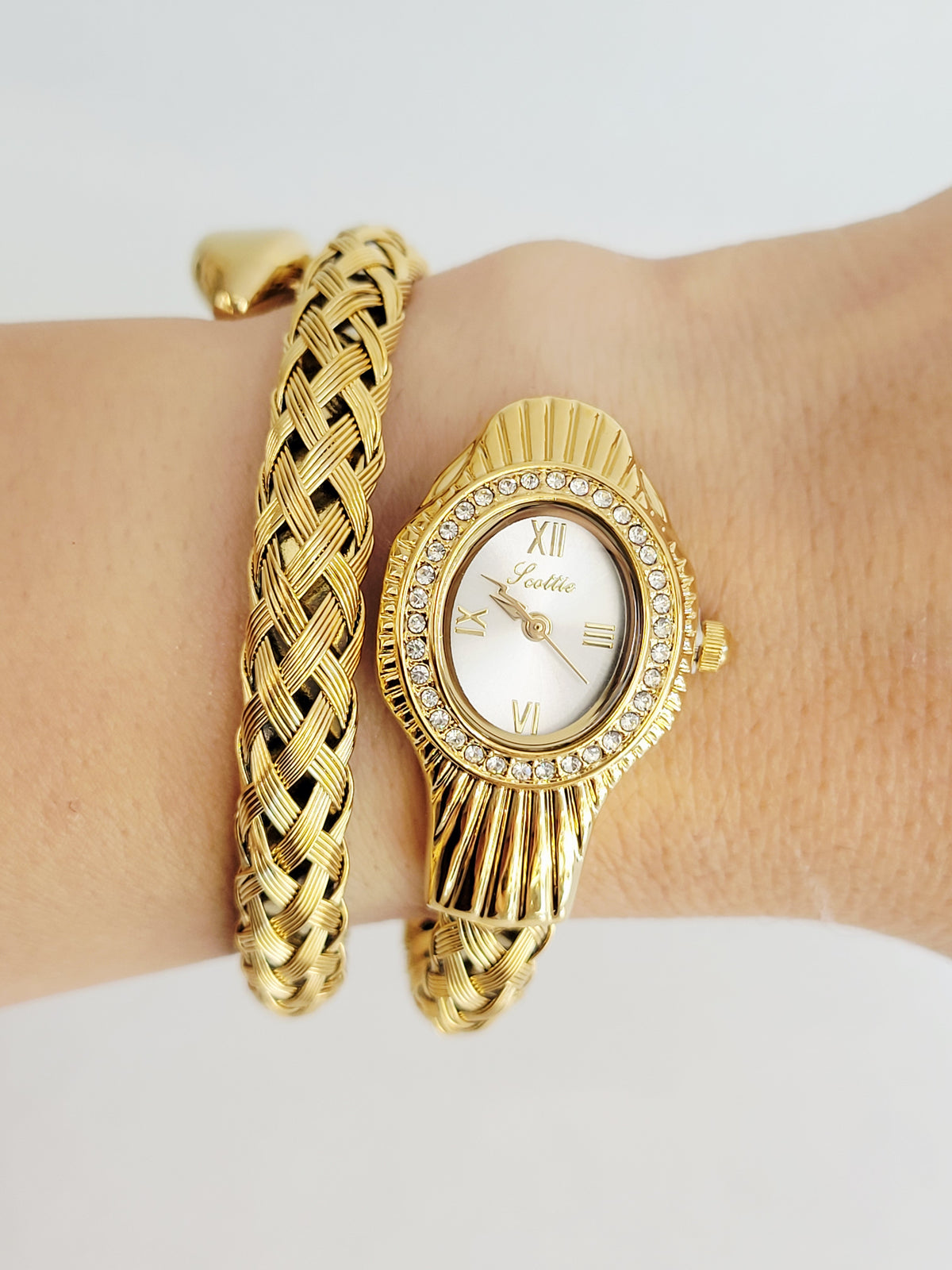 Luxe Crystal Oval Bracelet Watch – Gold