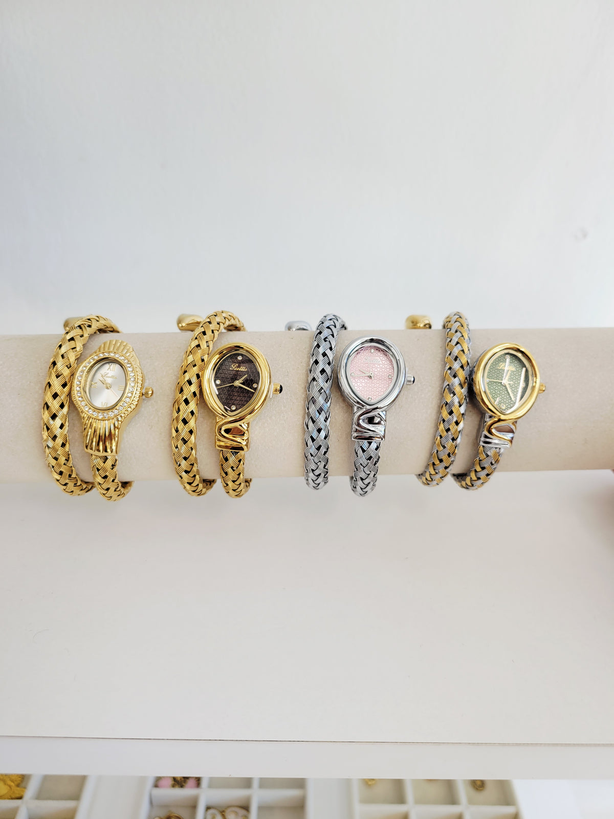 Luxe Crystal Oval Bracelet Watch – Gold