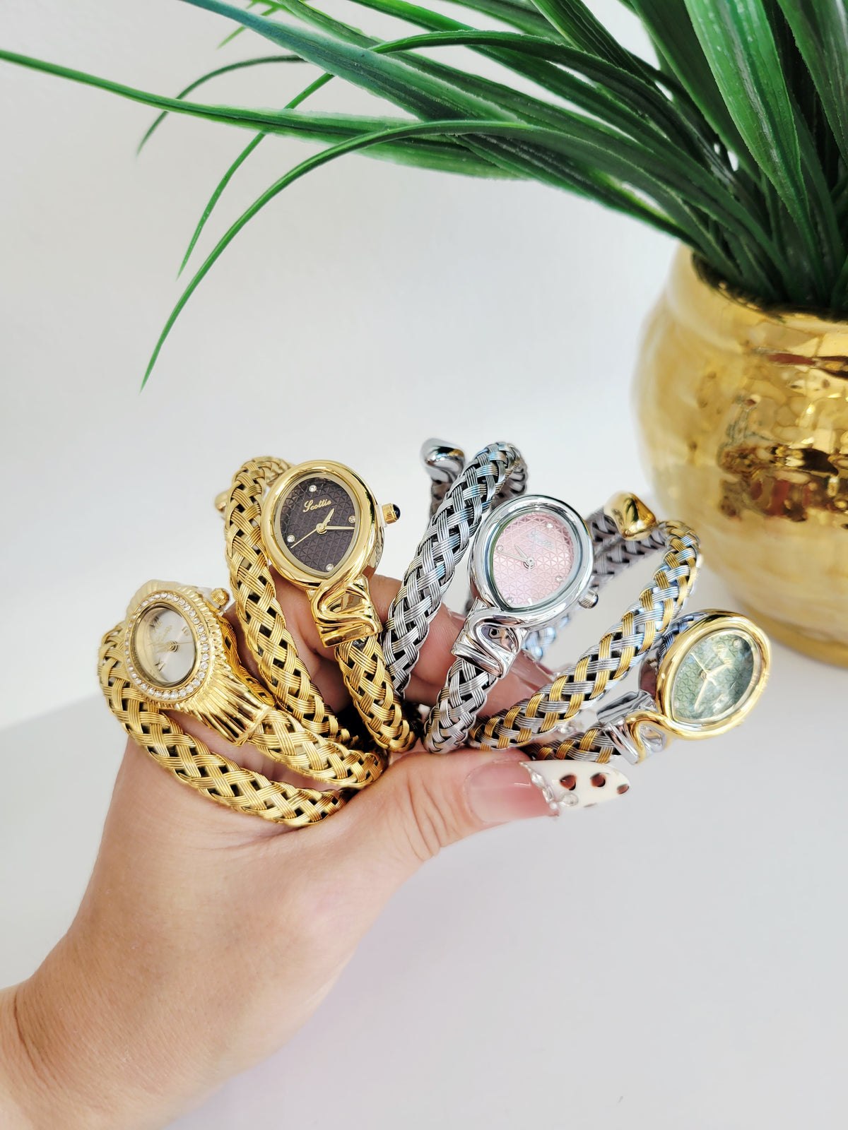 Luxe Crystal Oval Bracelet Watch – Gold
