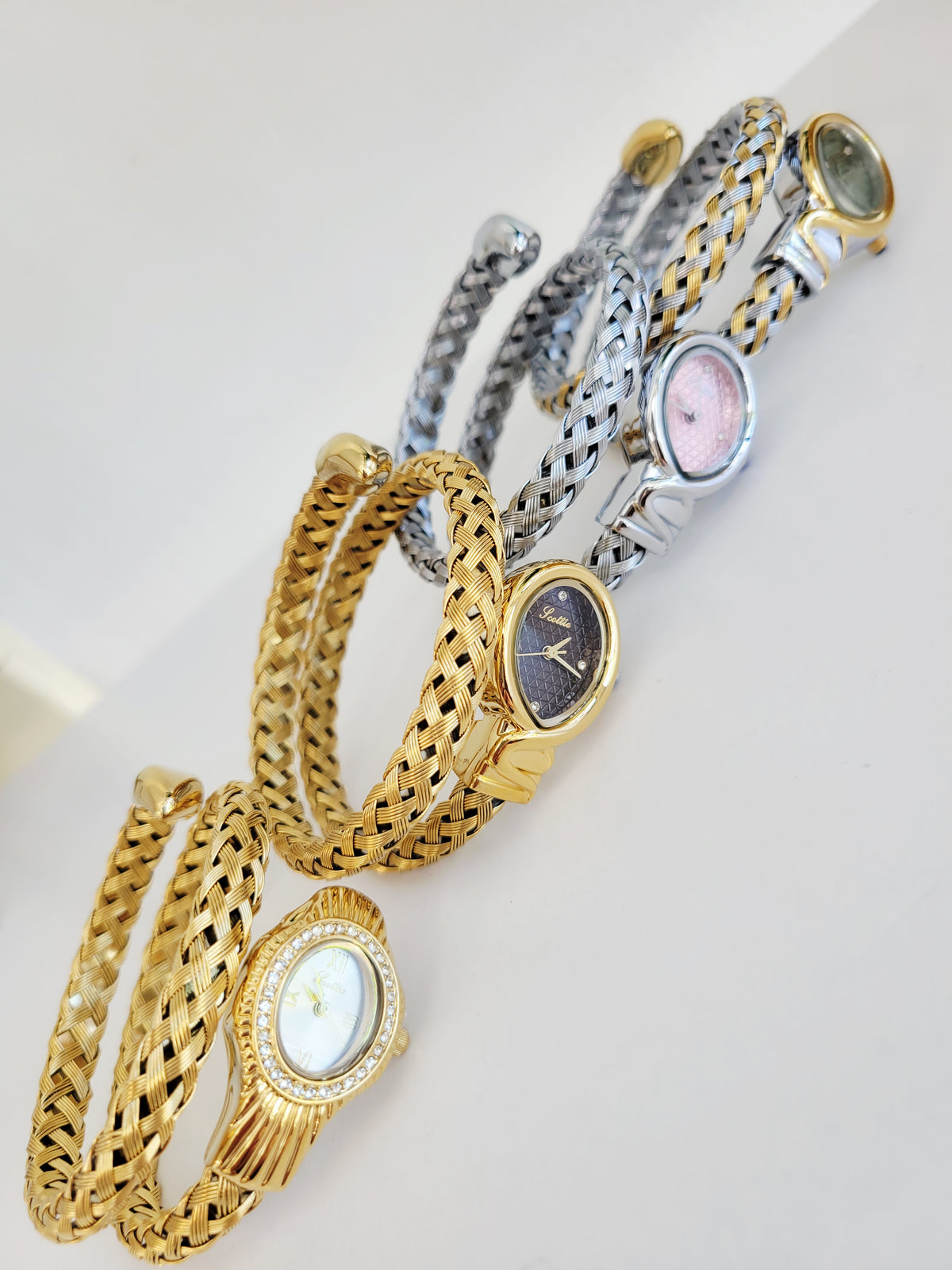 Luxe Crystal Oval Bracelet Watch – Gold