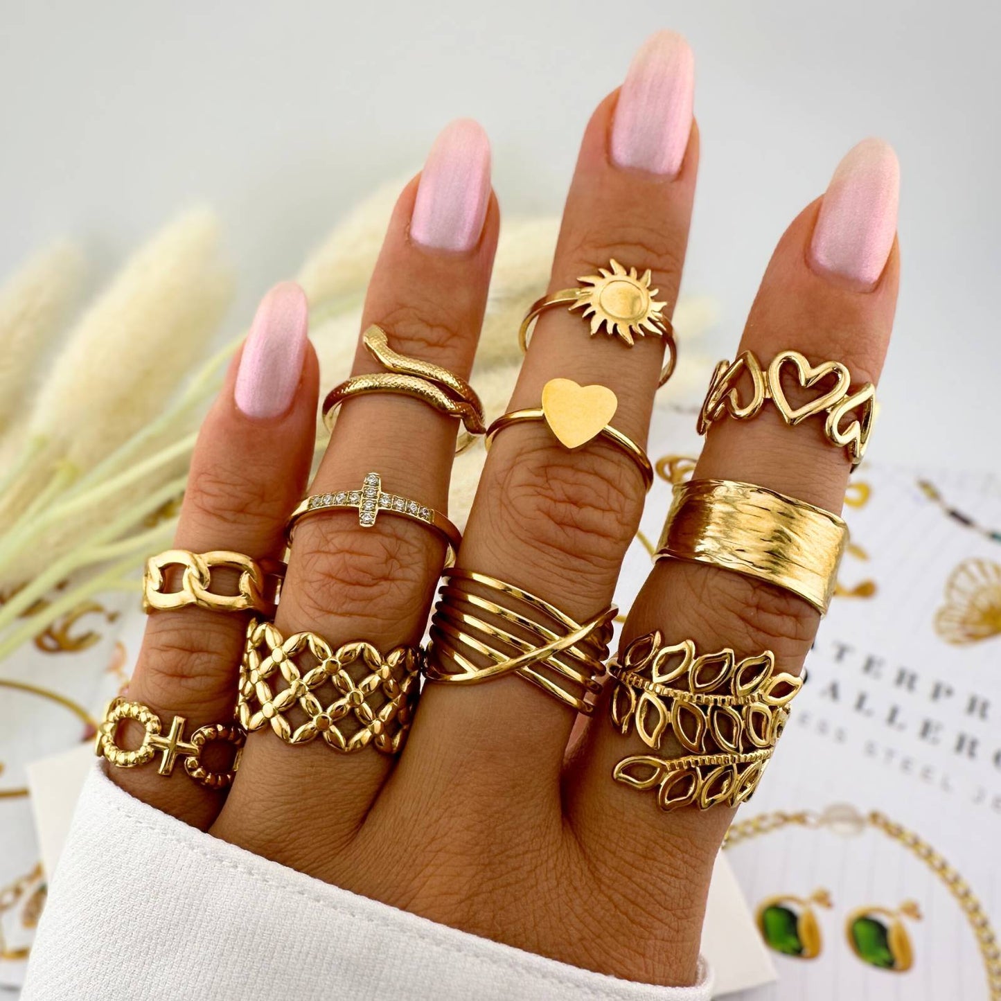 Chic Nature Leaf Ring in 18K Gold Plated Steel