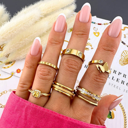 Flutter Charm Butterfly Ring – 18K Gold
