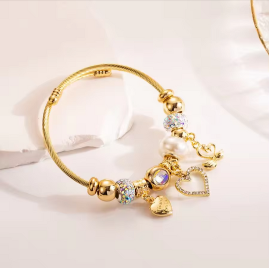 Pearl Heart Charm Bracelet: Adjustable & Cute!