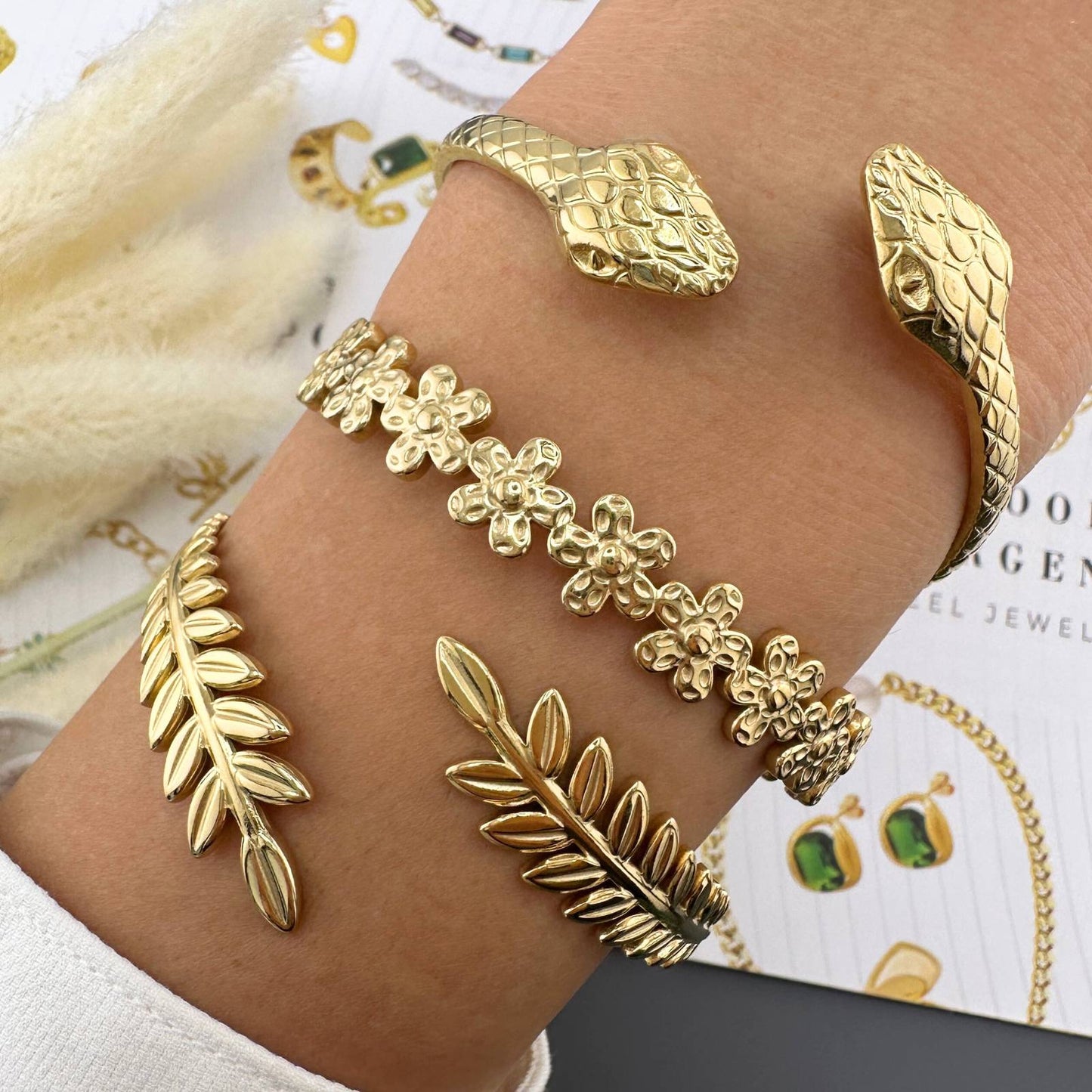 Pulsera Flores en acero inoxidable bañada en oro de 18K,