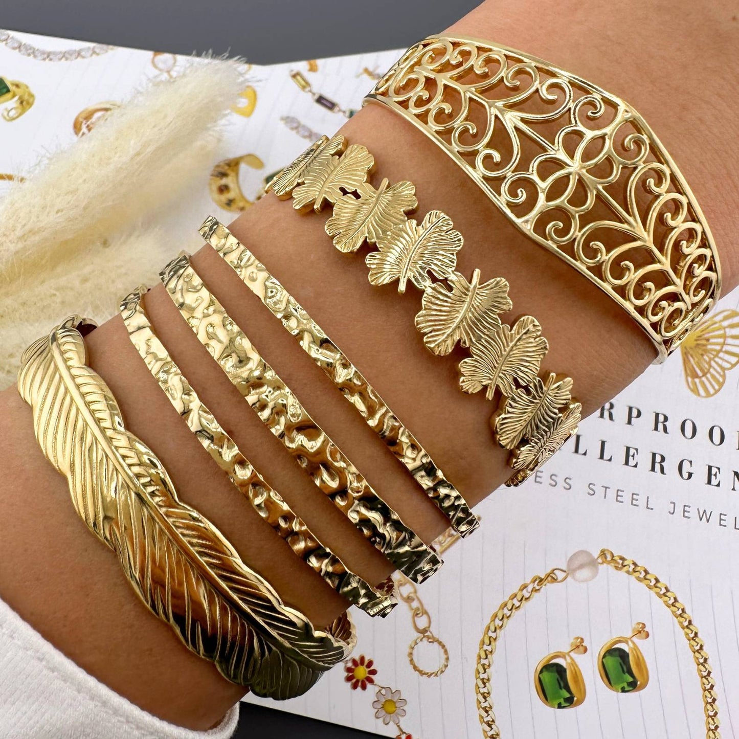 Delicate Feather Charm Bracelet in 18K Gold Plated Steel